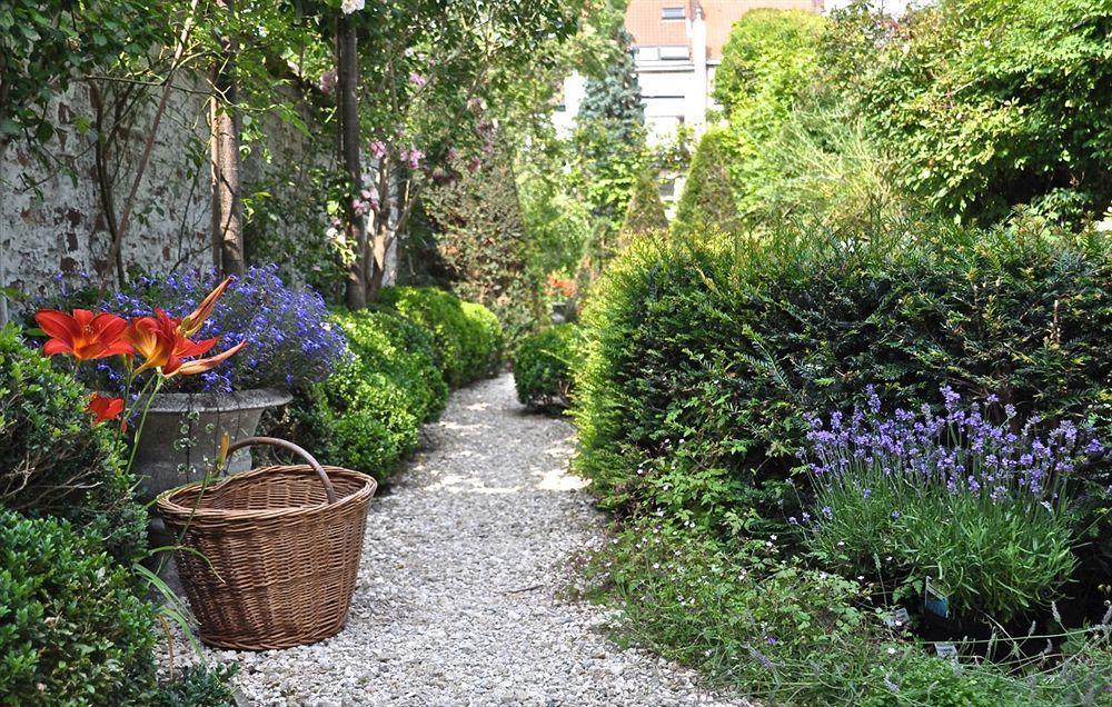 B&B Un Jardin En Ville Saint-Gilles Exterior photo