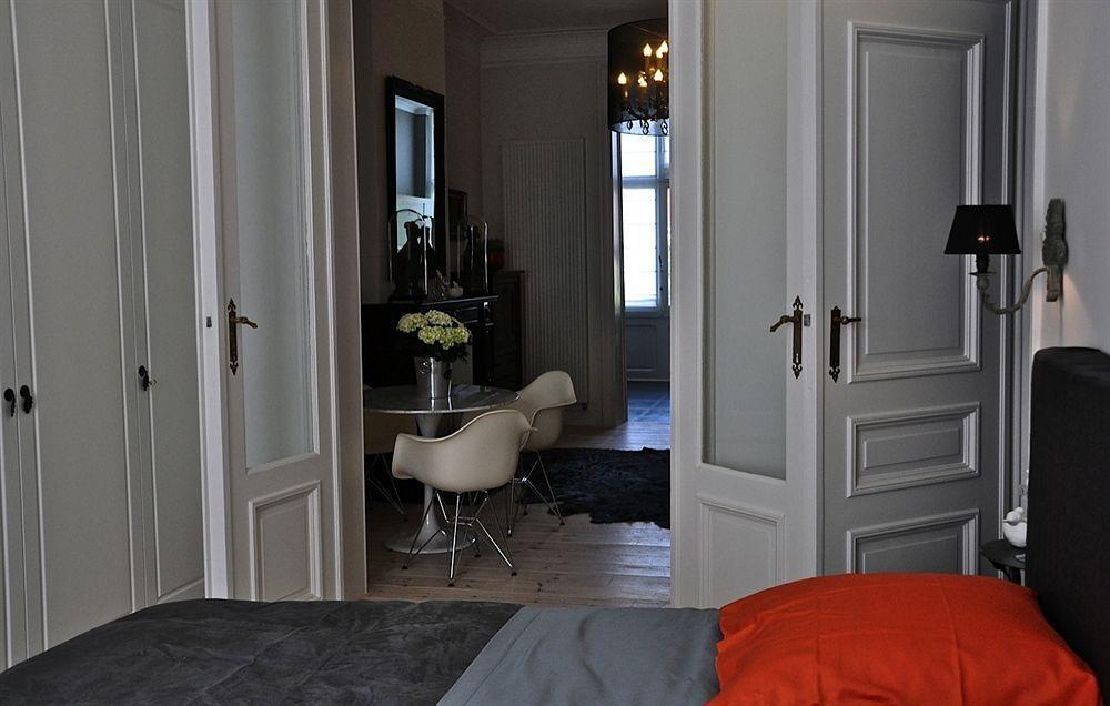 B&B Un Jardin En Ville Saint-Gilles Exterior photo